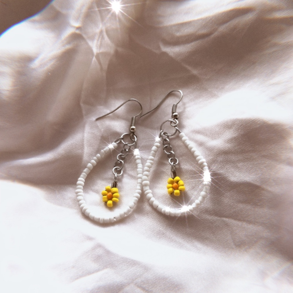 Dangly Daisy Earrings